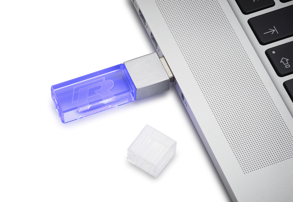 VAG 15D 087 620 Флэш-карта USB 8ГБ, с синей подсветкой 15D087620: Отличная цена - Купить в Польше на 2407.PL!