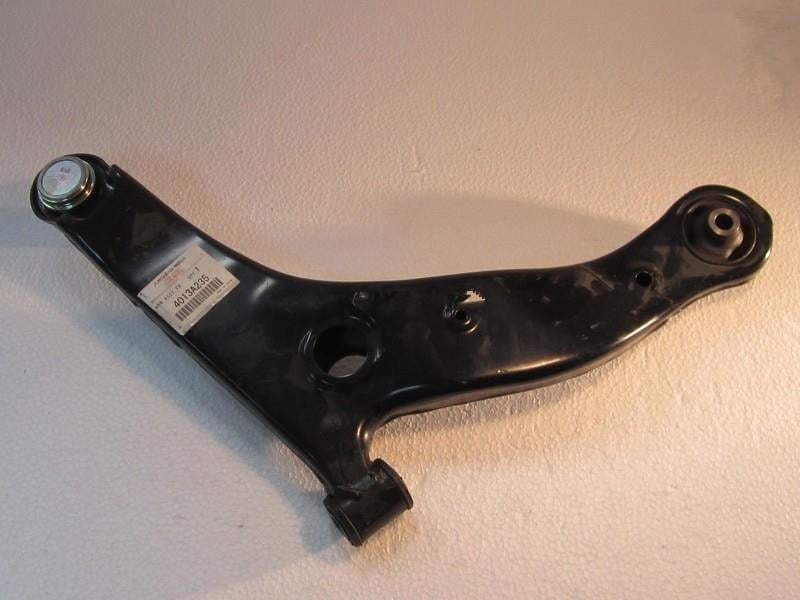 Mitsubishi 4013A235 Suspension arm front lower left 4013A235: Buy near me in Poland at 2407.PL - Good price!