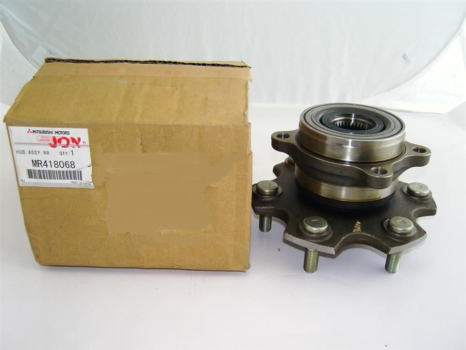 Mitsubishi MR418068 Wheel hub with rear bearing MR418068: Buy near me at 2407.PL in Poland at an Affordable price!