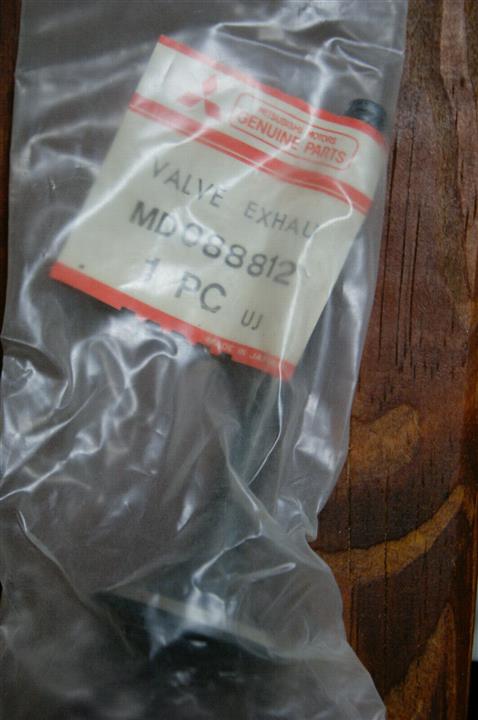 Mitsubishi MD088812 Exhaust valve MD088812: Buy near me in Poland at 2407.PL - Good price!
