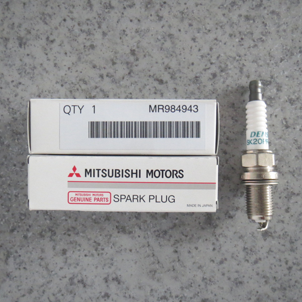 Mitsubishi MR984943 Spark plug MR984943: Buy near me at 2407.PL in Poland at an Affordable price!