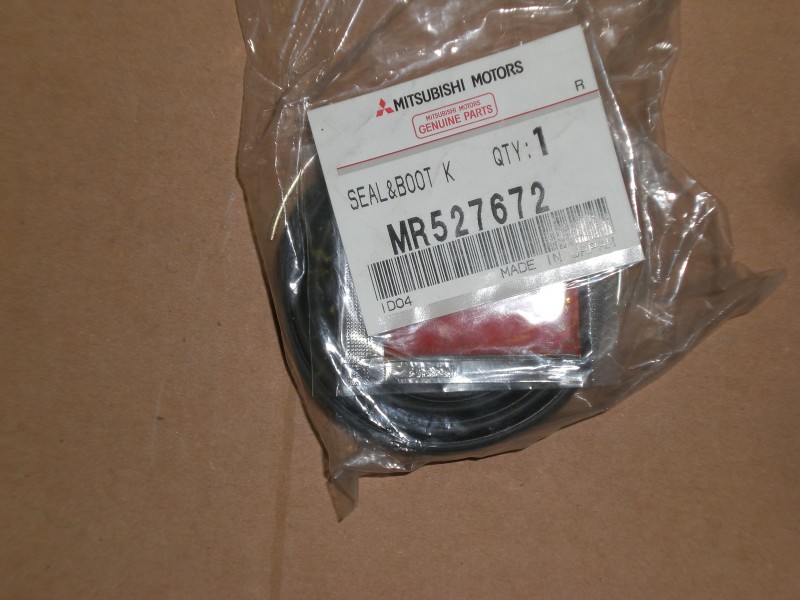 Mitsubishi MR527672 Repair Kit, brake caliper MR527672: Buy near me in Poland at 2407.PL - Good price!
