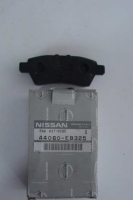 Nissan 44060-EB325 Тормозные колодки дисковые задние, комплект 44060EB325: Отличная цена - Купить в Польше на 2407.PL!