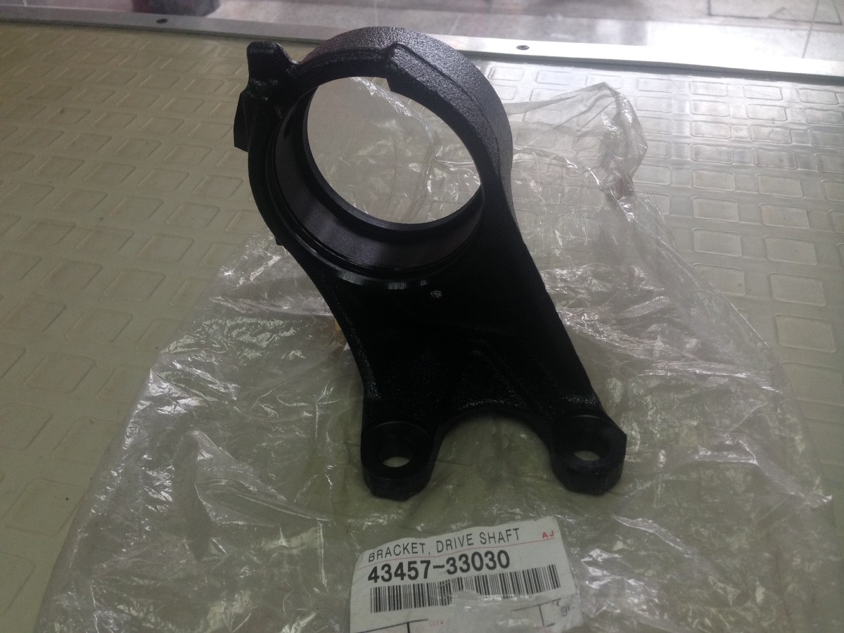 Toyota 43457-33030 Outboard bearing bracket 4345733030: Buy near me in Poland at 2407.PL - Good price!