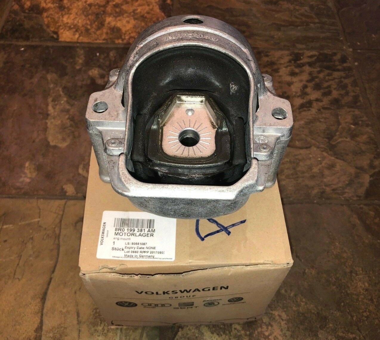 VAG 8R0 199 381 AM Engine mount 8R0199381AM: Buy near me in Poland at 2407.PL - Good price!