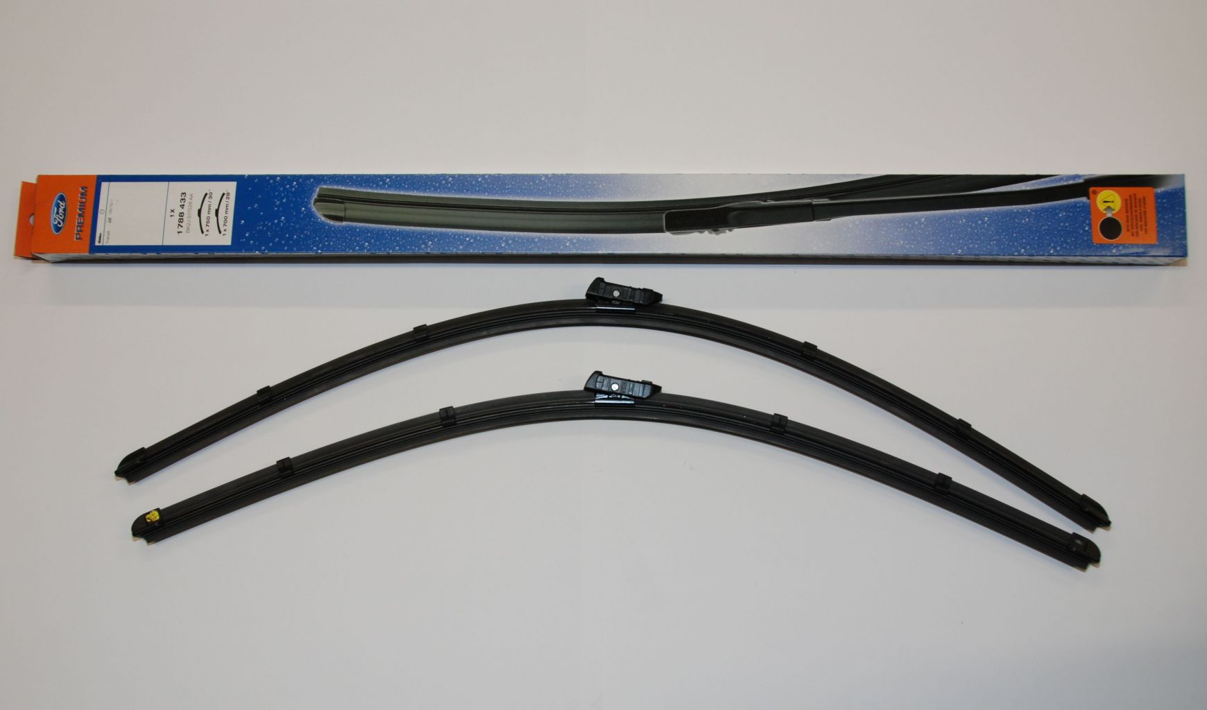 Ford 1 788 433 Set of frameless wiper blades 700/750 1788433: Buy near me in Poland at 2407.PL - Good price!