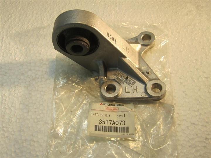Mitsubishi 3517A073 Silent block gearbox rear axle 3517A073: Buy near me in Poland at 2407.PL - Good price!