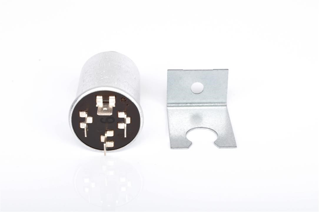 Bosch Direction indicator relay – price 1293 PLN
