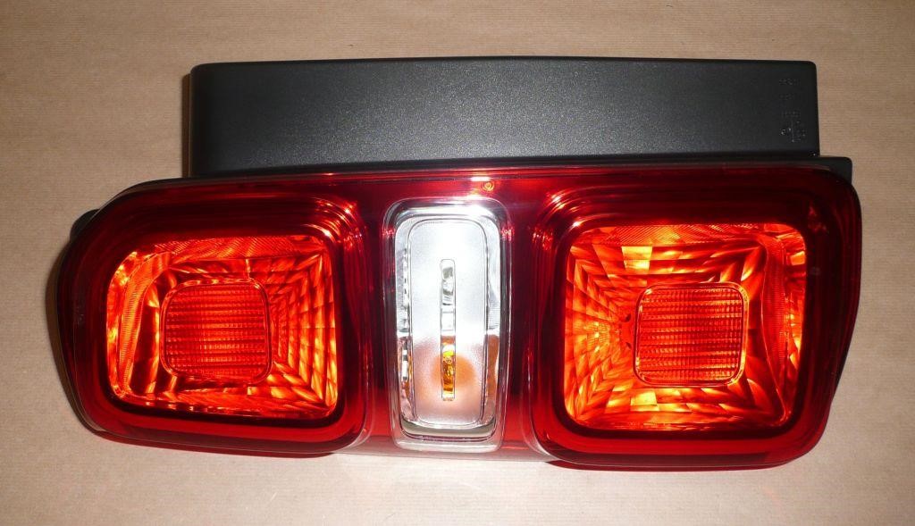 Citroen/Peugeot 98 082 431 80 Tail lamp left 9808243180: Buy near me at 2407.PL in Poland at an Affordable price!