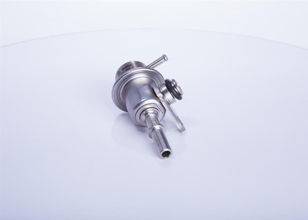 Fuel pulsation damper Bosch F 000 DR9 400
