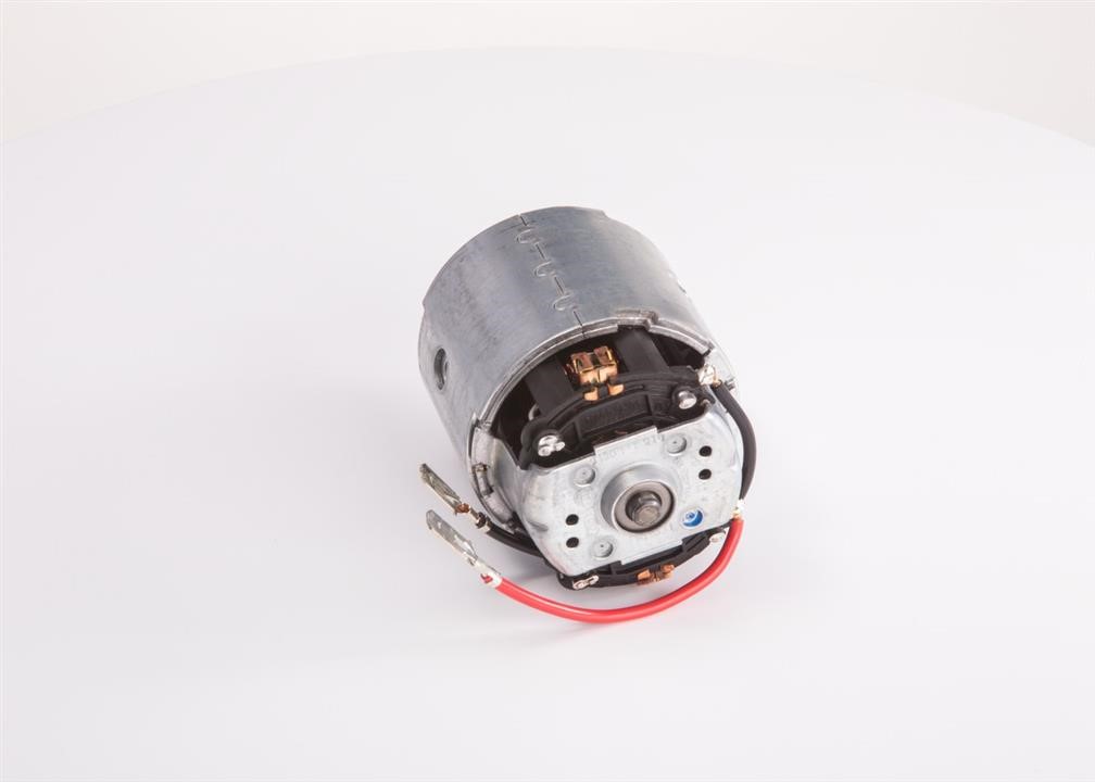 Электродвигатель вентиляции салона Bosch 0 130 111 210