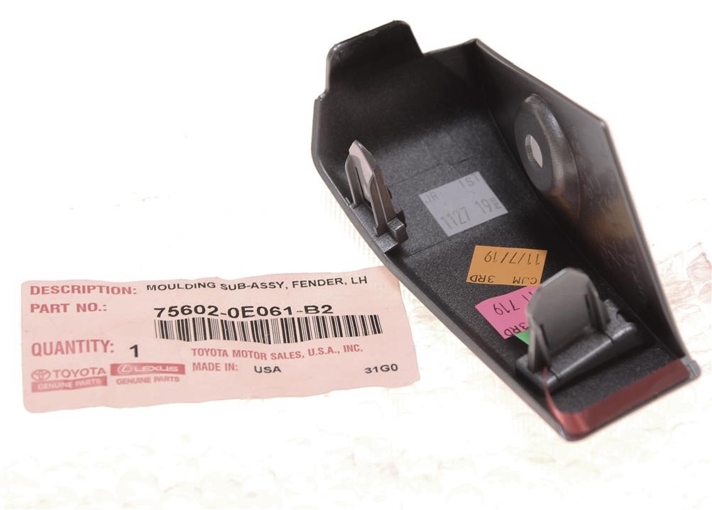 Buy Toyota 75602-0E061-B2 at a low price in Poland!