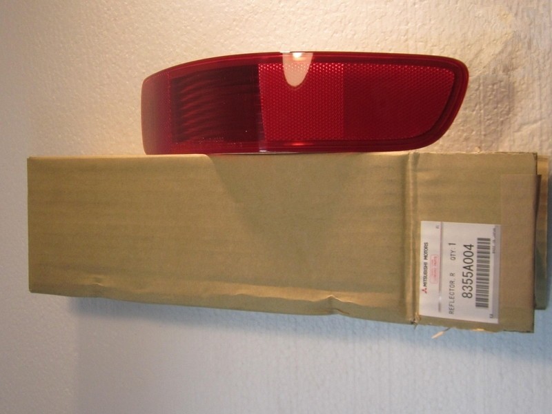 Mitsubishi 8355A004 Rear Right Light Reflector 8355A004: Buy near me in Poland at 2407.PL - Good price!